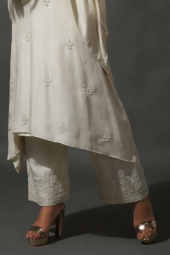 Ivory Sheesha Silk Sequins Embroidered Kaftan Set by Priyanka Jain at Pernia's Pop Up Shop