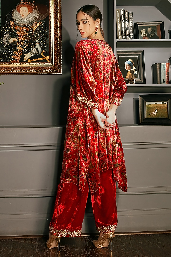 Red Velvet Printed & Dabka Work Kurta Set by Priyanka Jain at Pernia's Pop Up Shop
