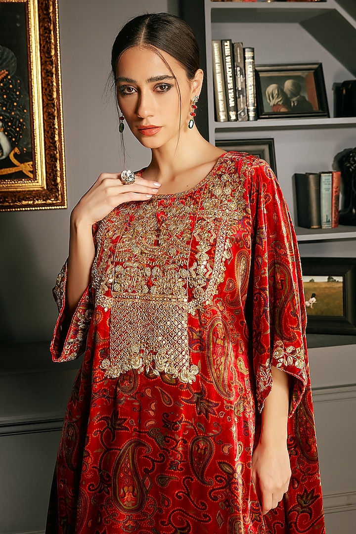Red Velvet Printed & Dabka Work Kurta Set by Priyanka Jain at Pernia's Pop Up Shop