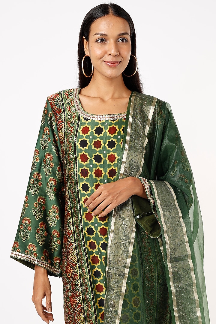 Emerald Green Block Printed Kurta Set by Priyanka Jha at Pernia's Pop Up Shop