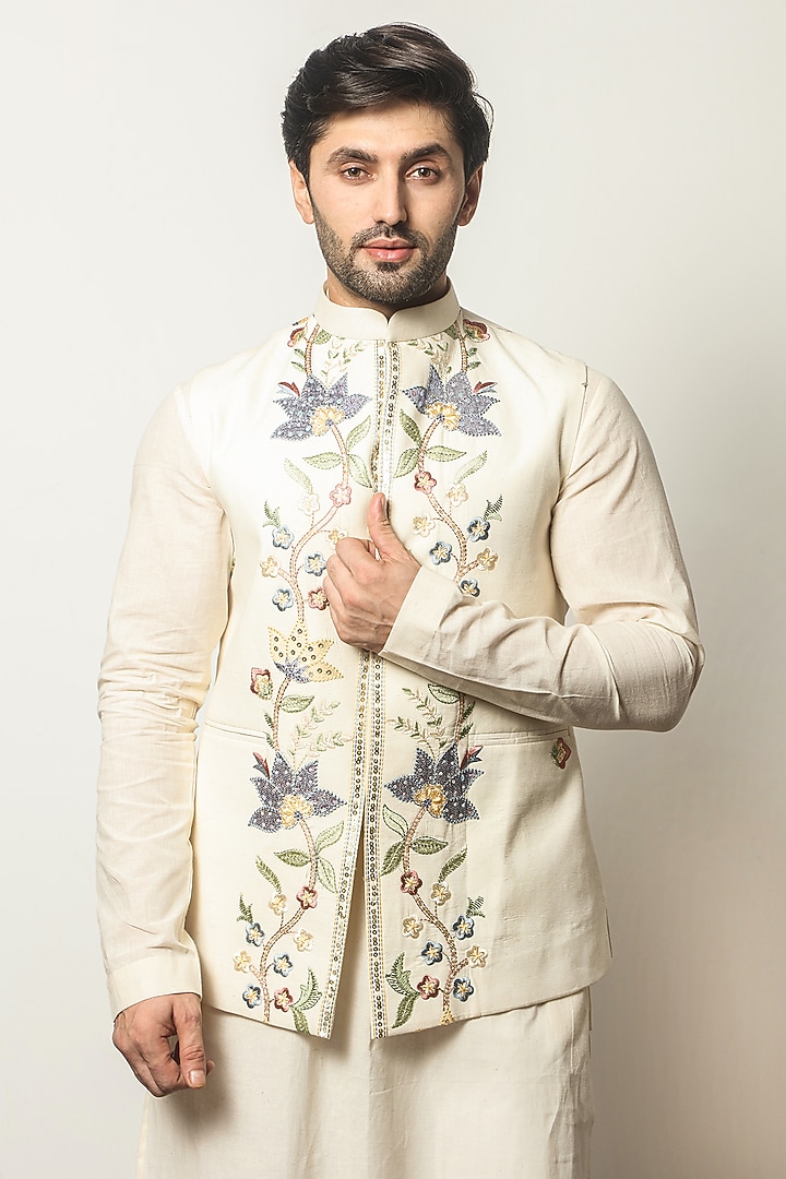 Off-White Embroidered Bundi Jacket With Kurta Set by P.S PANKAJ SONI at Pernia's Pop Up Shop