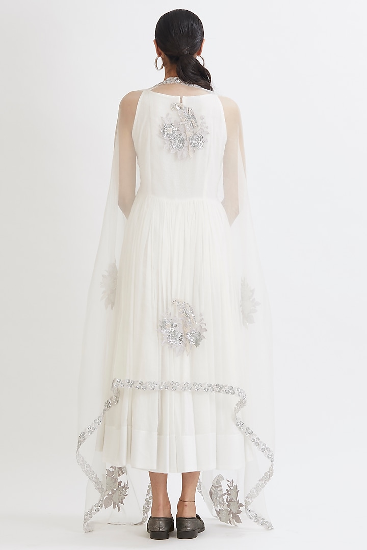 White Hand Embroidered Party Wear Anarkali Set by Peeli Dori at Pernia's Pop Up Shop