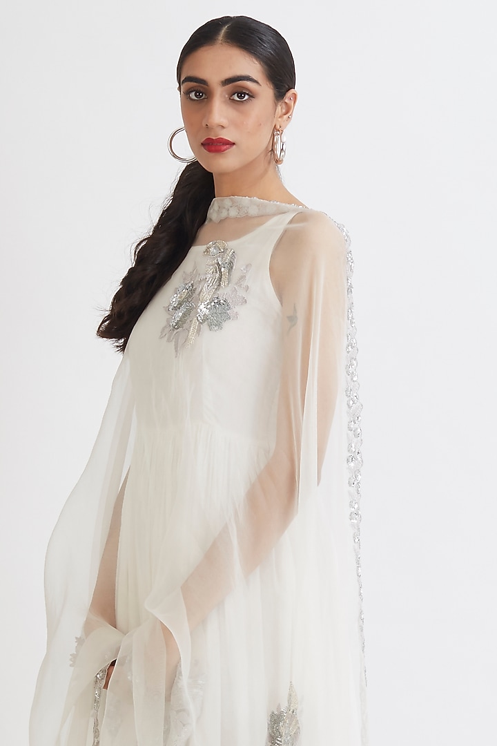 White Hand Embroidered Party Wear Anarkali Set by Peeli Dori at Pernia's Pop Up Shop