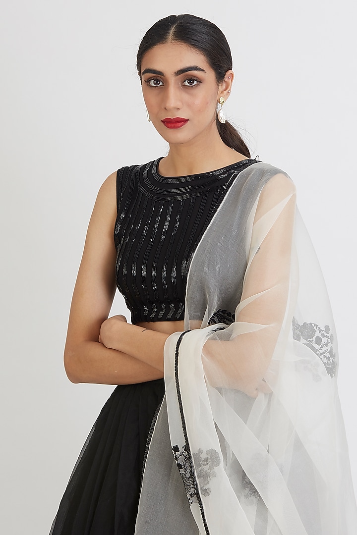 Black Hand Embroidered Lehenga Set by Peeli Dori at Pernia's Pop Up Shop