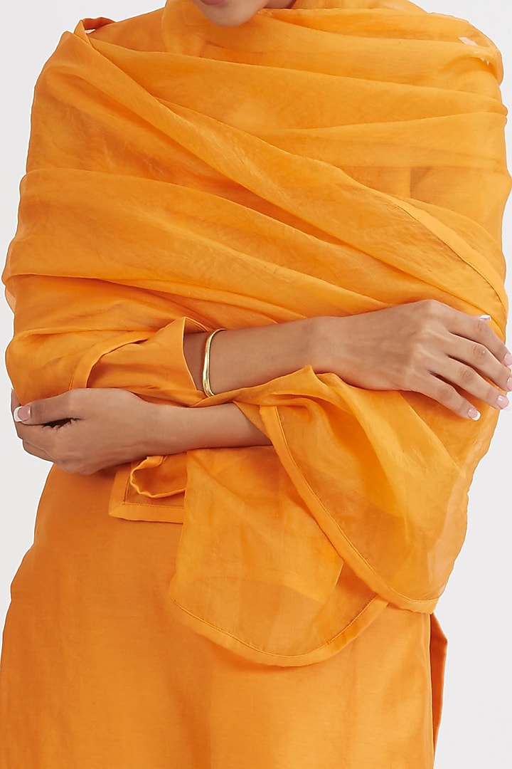 Orange Hand-Dyed Kurta Set by Peeli Dori at Pernia's Pop Up Shop