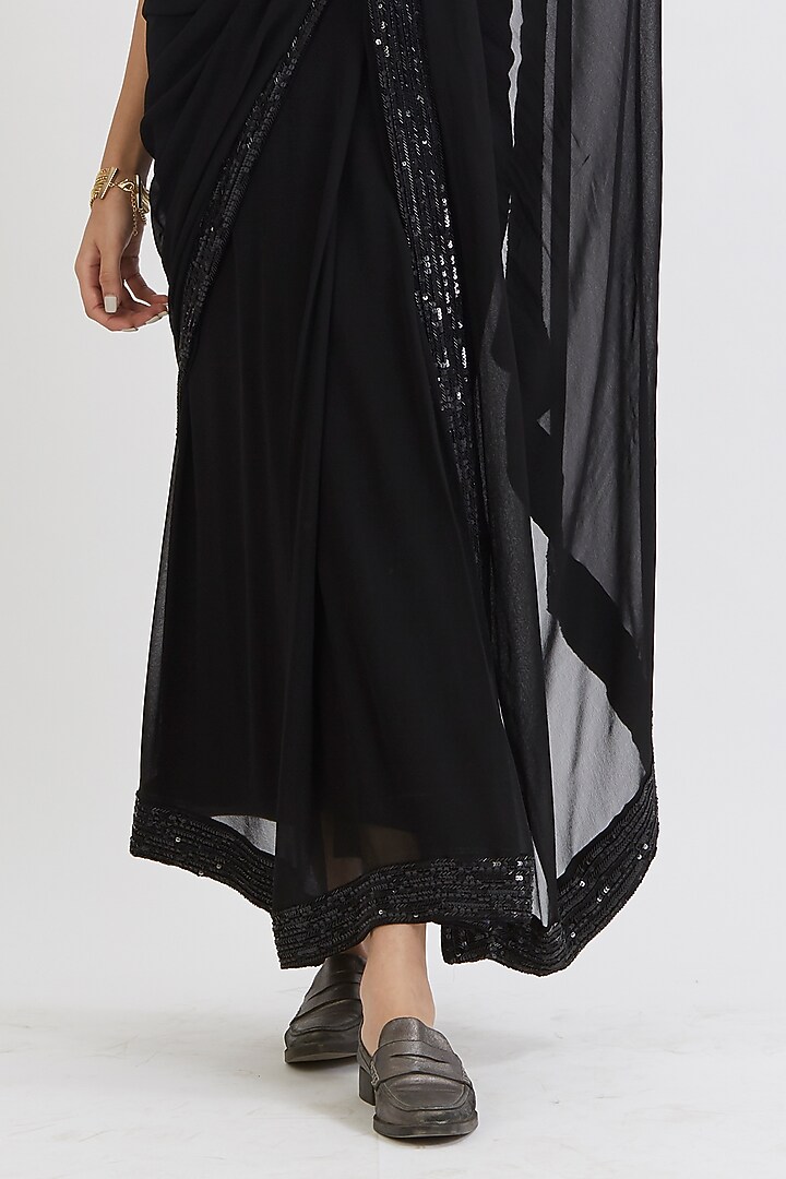 Black Sequins Embroidered Party Wear Saree Set by Peeli Dori at Pernia's Pop Up Shop