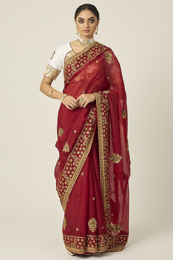 Red Silk Organza Zari Hand Embroidered Saree Set by Peeli Dori at Pernia's Pop Up Shop