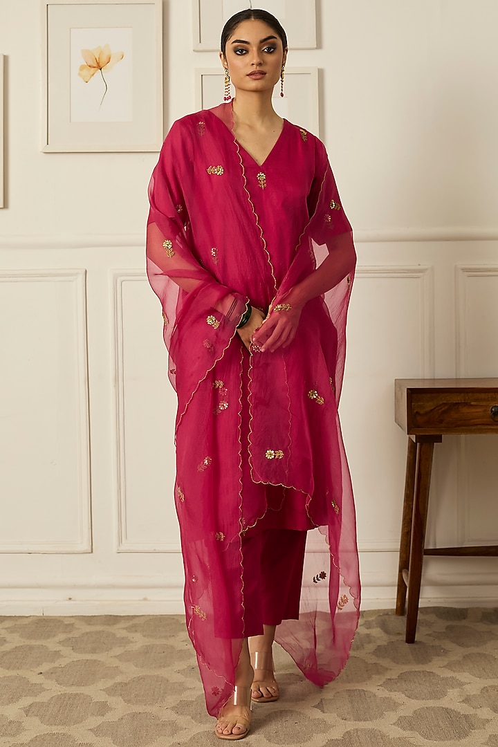 Peacock Pink Silk Chanderi Hand Embroidered Kurta Set by Peeli Dori at Pernia's Pop Up Shop