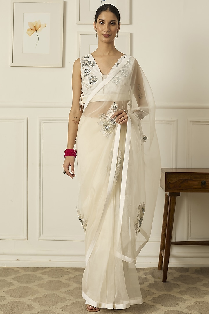 Ivory Silk Organza Floral Embroidered Saree Set by Peeli Dori at Pernia's Pop Up Shop