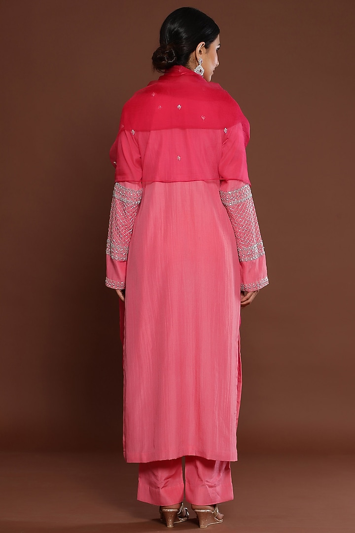 Pink Embroidered Kurta Set by Palak Khandelwal at Pernia's Pop Up Shop