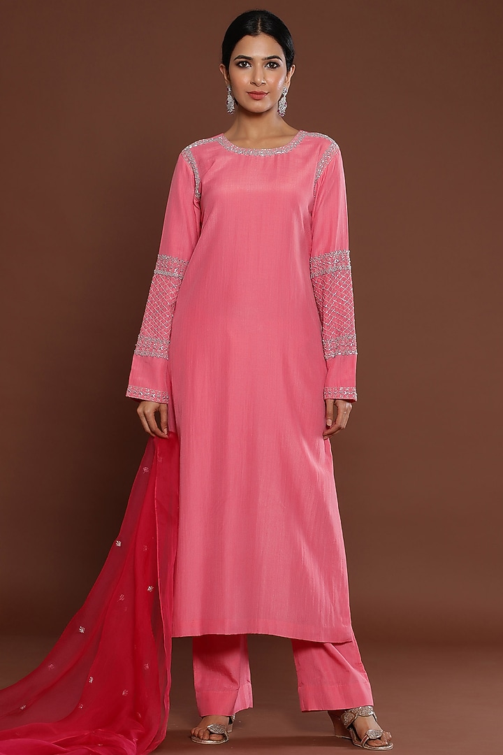 Pink Embroidered Kurta Set by Palak Khandelwal at Pernia's Pop Up Shop