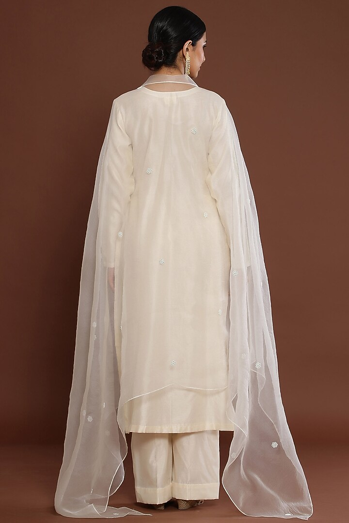 Ivory Chanderi Embellished Kurta Set by Palak Khandelwal at Pernia's Pop Up Shop