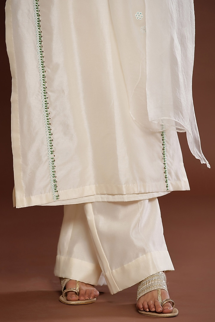 Ivory Chanderi Embellished Kurta Set by Palak Khandelwal at Pernia's Pop Up Shop