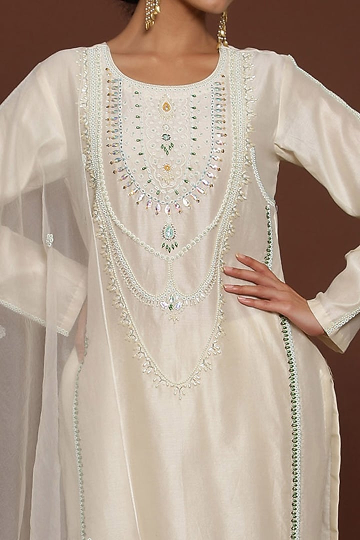 Ivory Chanderi Embellished Kurta Set by Palak Khandelwal at Pernia's Pop Up Shop