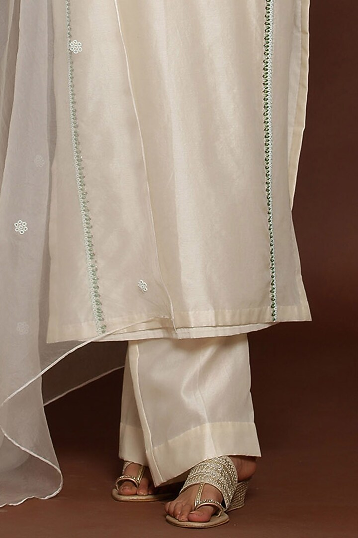 Ivory Chanderi Embellished Kurta Set by Palak Khandelwal at Pernia's Pop Up Shop