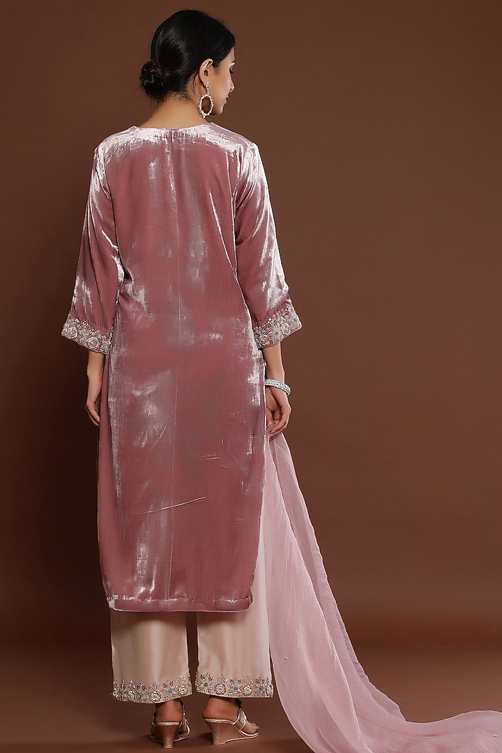 Pink Chanderi Embroidered Kurta Set by Palak Khandelwal at Pernia's Pop Up Shop