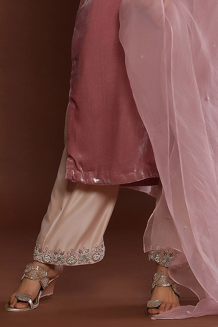 Pink Chanderi Embroidered Kurta Set by Palak Khandelwal at Pernia's Pop Up Shop