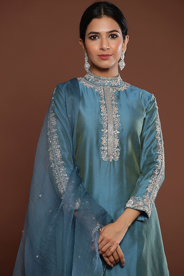 Blue Embroidered Kurta Set by Palak Khandelwal at Pernia's Pop Up Shop