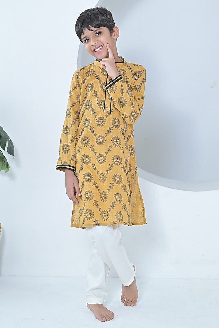 Yellow Cotton Threadwork Kurta Set For Boys by The Plum Bum