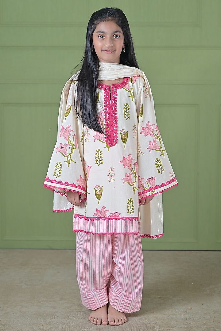Off-White & Pink Cotton Lace Embellished Kurta Set For Girls by The Plum Bum at Pernia's Pop Up Shop