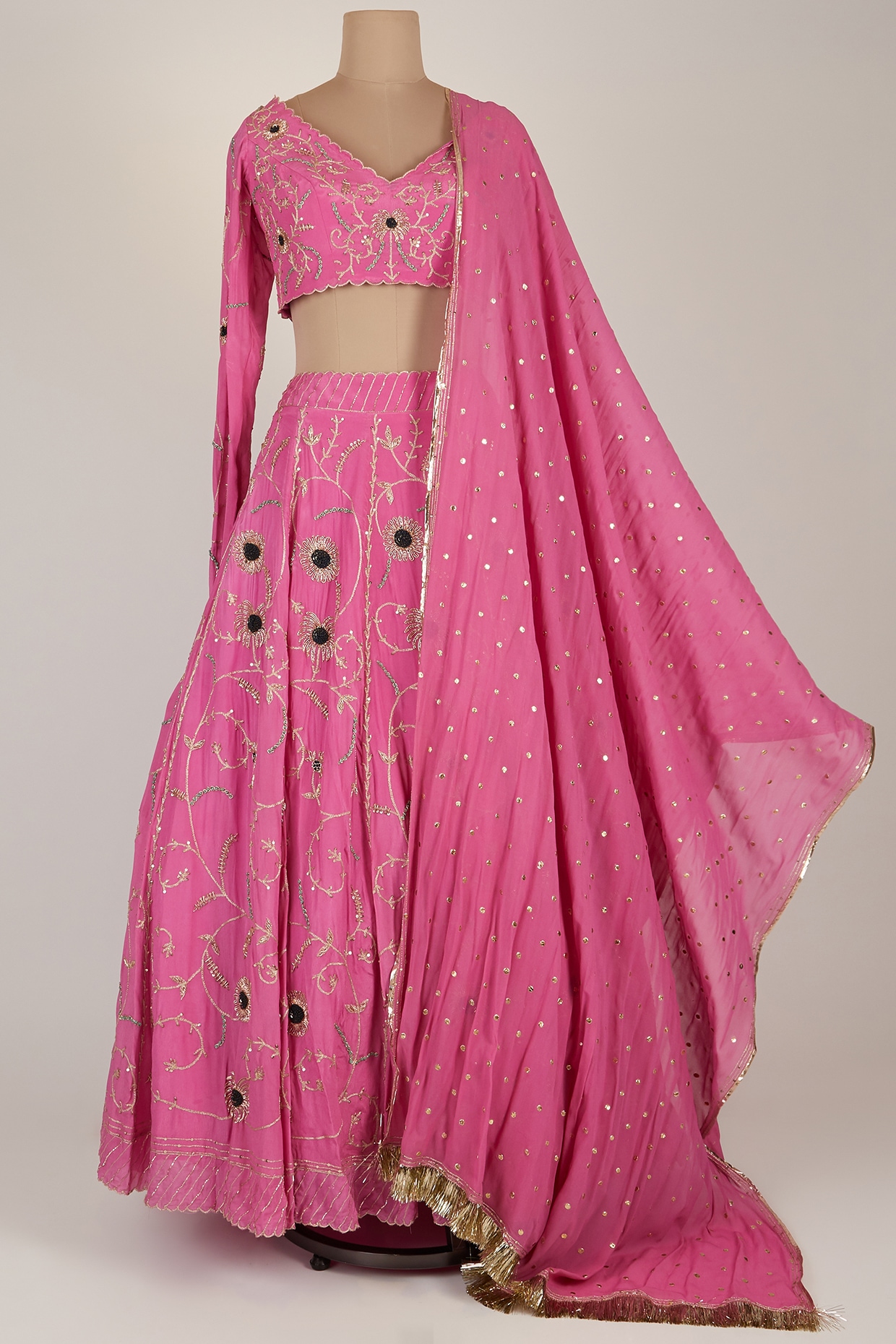 Buy Handicraft by Advay creation Red Golden Kundan Chudi Silk Thread Bangles  for Saree, Salwar Suit and Lehenga (Set of 8) at Amazon.in