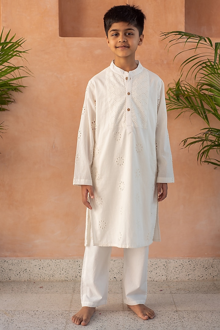 White Cotton Schiffli Floral Embroidered Kurta Set For Boys by PLUMCHEEKS