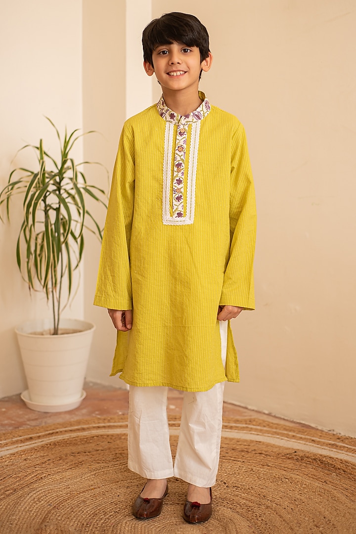 Green Cotton Lace Kurta Set For Boys by PLUMCHEEKS