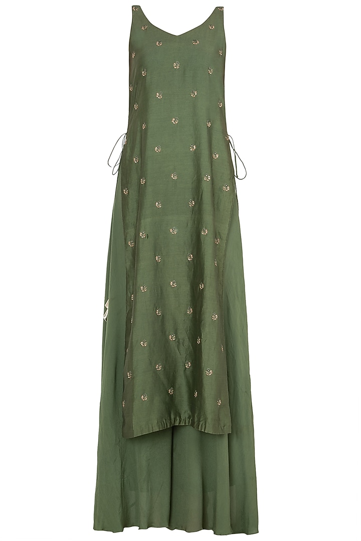 Green embroidered kurta set available only at Pernia's Pop Up Shop.