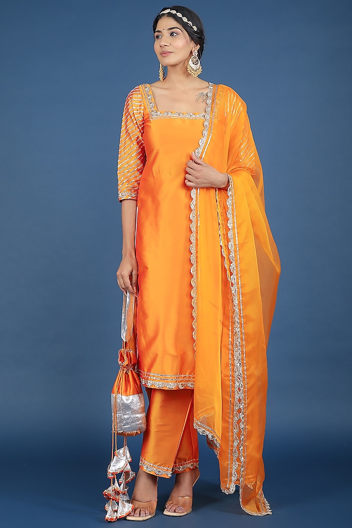 Orange Taffeta Silk Kurta Set by Pomcha Jaipur at Pernia's Pop Up Shop