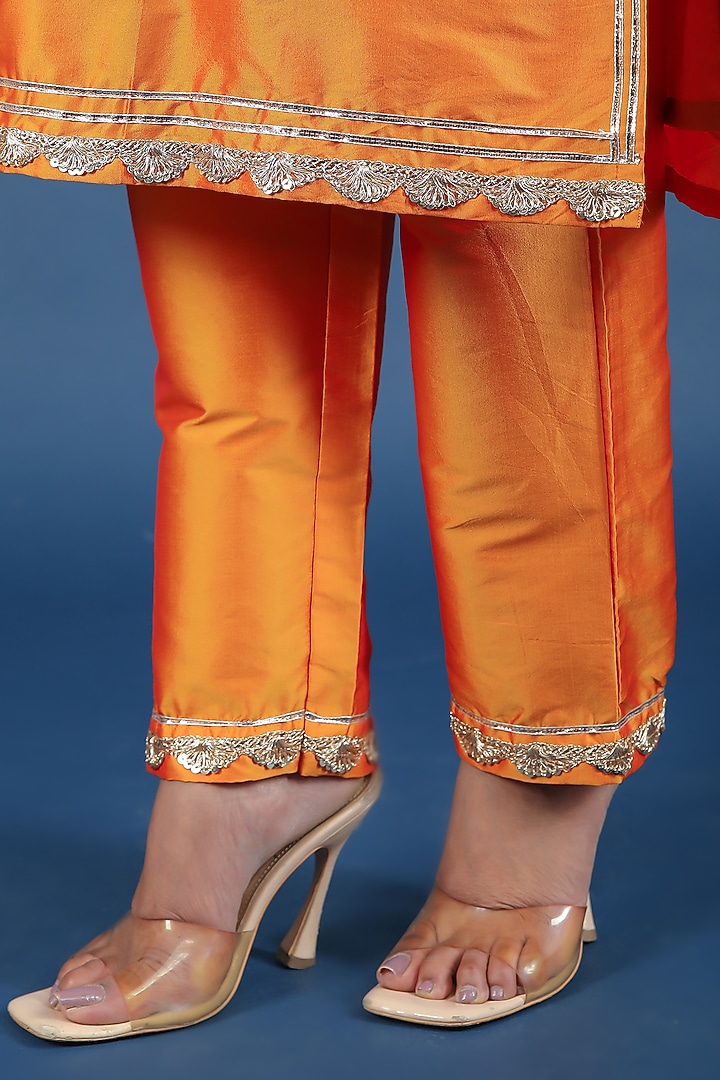 Orange Taffeta Silk Kurta Set by Pomcha Jaipur at Pernia's Pop Up Shop