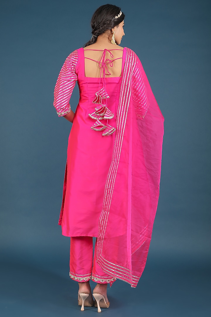 Pink Taffeta Silk Kurta Set by Pomcha Jaipur at Pernia's Pop Up Shop