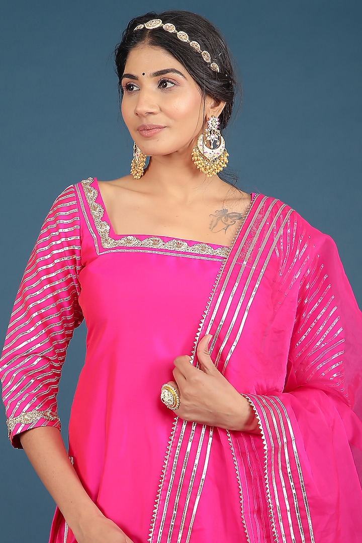 Pink Taffeta Silk Kurta Set by Pomcha Jaipur at Pernia's Pop Up Shop