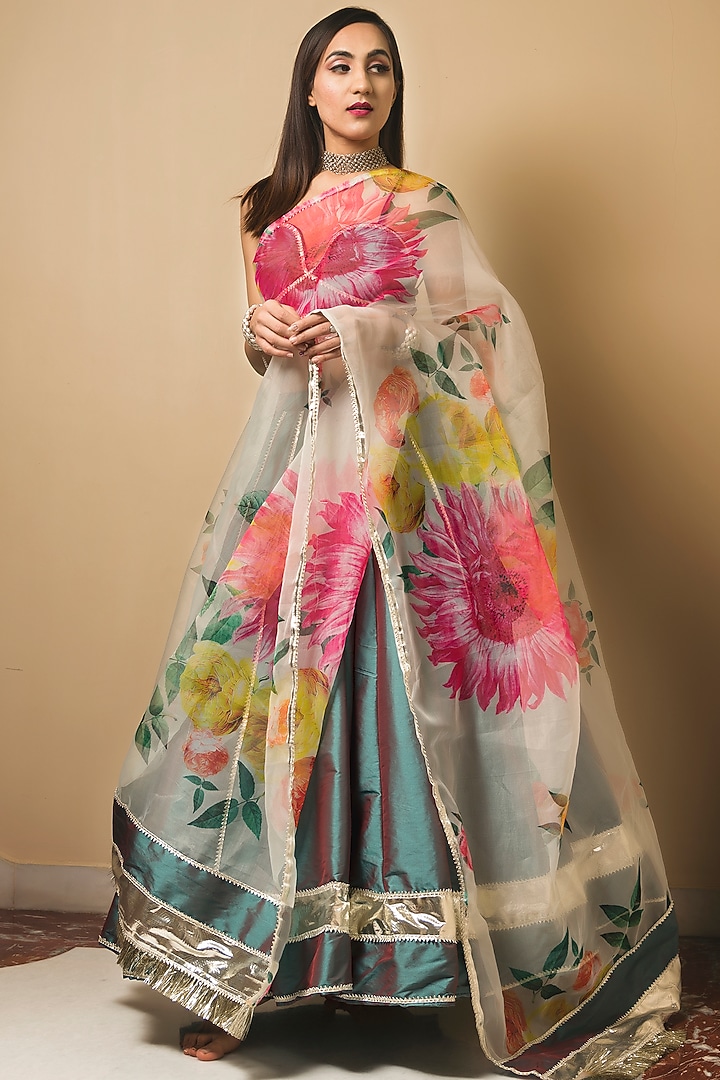 Dark Green Taffeta Lehenga Set by Pomcha Jaipur at Pernia's Pop Up Shop
