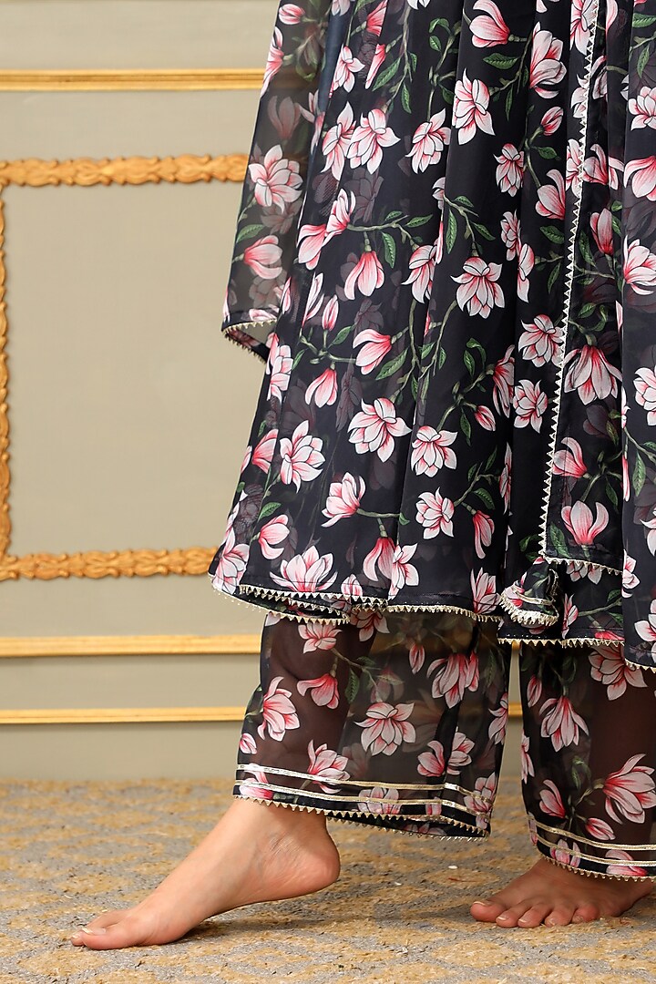 Black Organza Floral Printed & Gota Embroidered Anarkali Set by Pomcha Jaipur at Pernia's Pop Up Shop