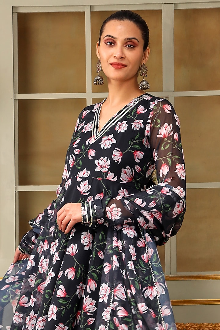 Black Organza Floral Printed & Gota Embroidered Anarkali Set by Pomcha Jaipur at Pernia's Pop Up Shop