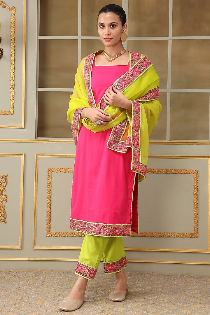 Pink Cotton Lace Embroidered Straight Kurta Set by Pomcha Jaipur at Pernia's Pop Up Shop