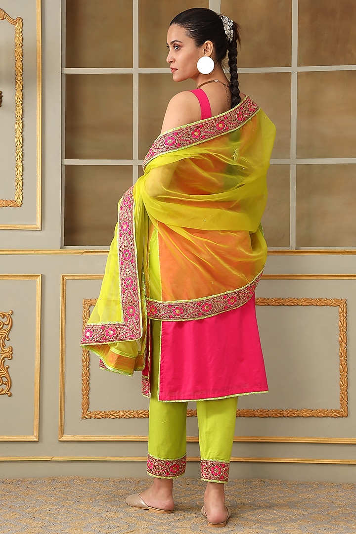 Pink Cotton Lace Embroidered Straight Kurta Set by Pomcha Jaipur at Pernia's Pop Up Shop
