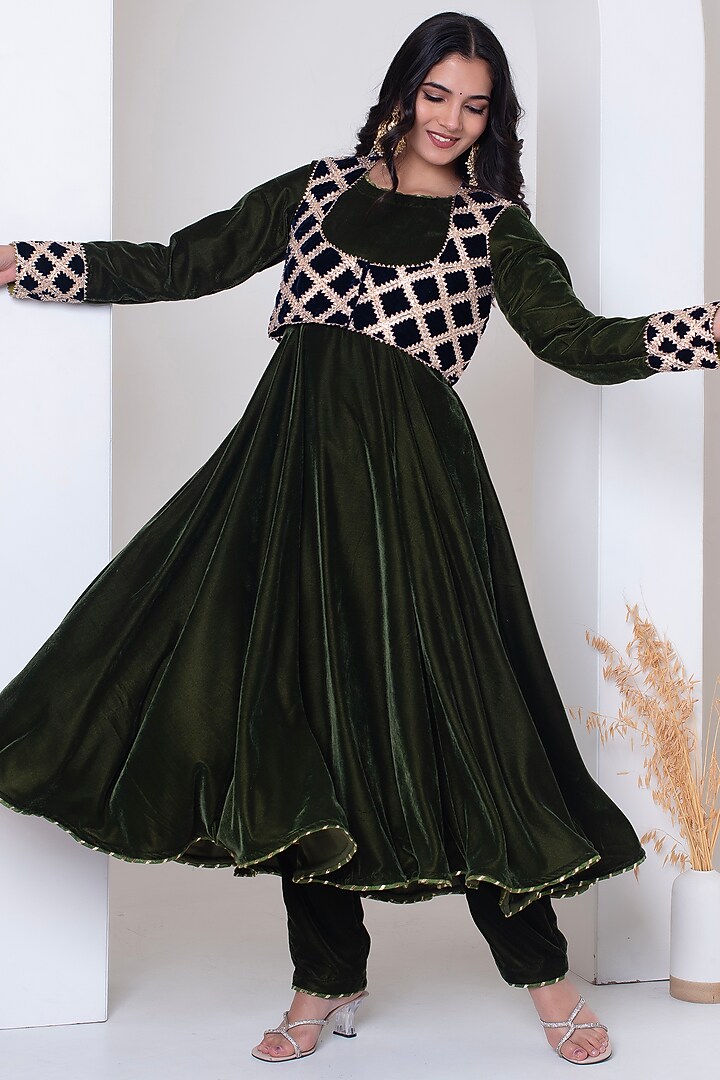 Green Velvet Gota Patti Work Party Wear Anarkali Set by Pomcha Jaipur at Pernia's Pop Up Shop
