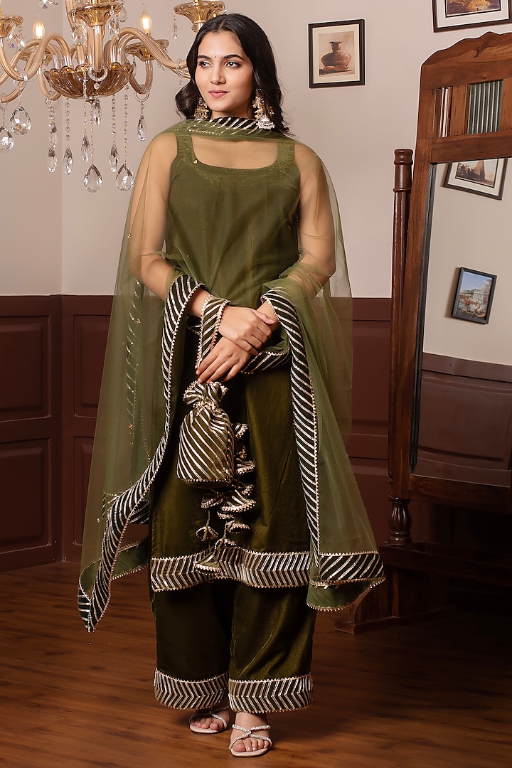 Green Velvet Gota Patti Work Kurta Set by Pomcha Jaipur at Pernia's Pop Up Shop