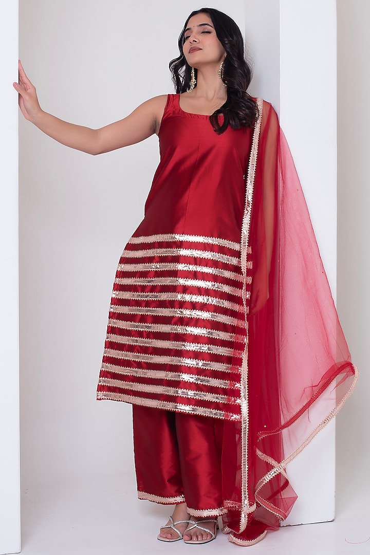 Red Taffeta Silk Gota Patti Work Kurta Set by Pomcha Jaipur at Pernia's Pop Up Shop