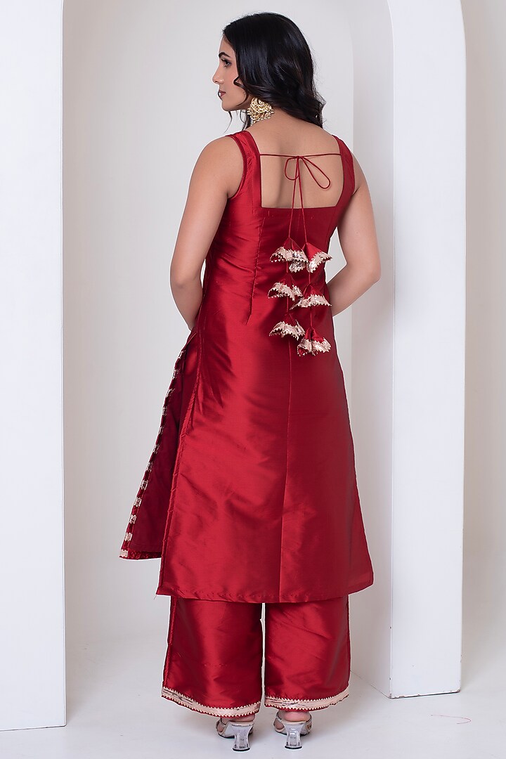 Red Taffeta Silk Gota Patti Work Kurta Set by Pomcha Jaipur at Pernia's Pop Up Shop