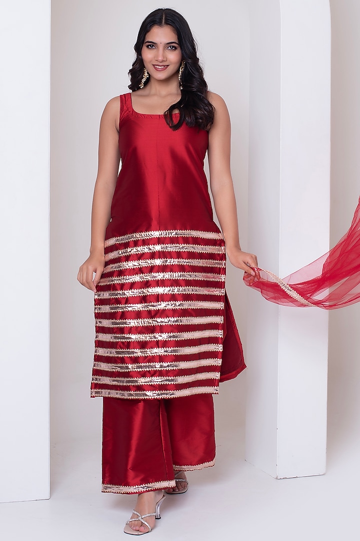 Red Taffeta Silk Gota Patti Work Kurta Set by Pomcha Jaipur at Pernia's Pop Up Shop