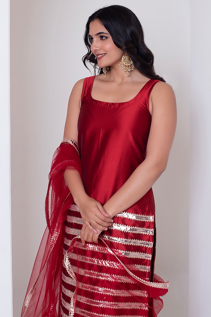 Red Taffeta Silk Gota Patti Work Kurta Set by Pomcha Jaipur at Pernia's Pop Up Shop