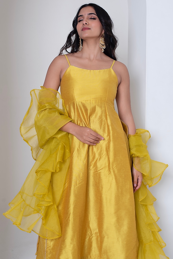 Yellow Cotton Silk Gota Patti Work Kurta Set by Pomcha Jaipur at Pernia's Pop Up Shop