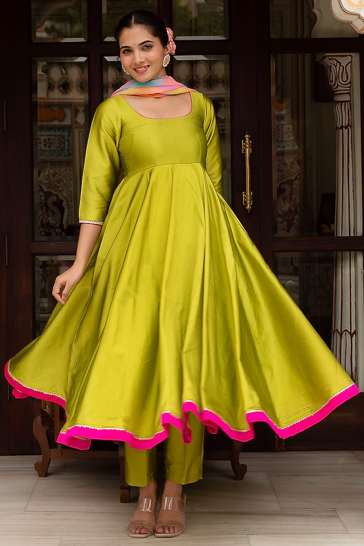 Green Taffeta Silk Anarkali Set by Pomcha Jaipur at Pernia's Pop Up Shop