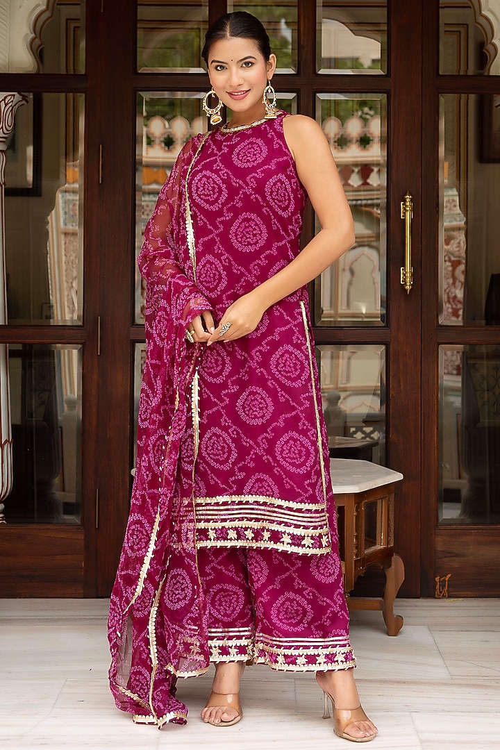 Cranberry Pink Georgette Bandhej Printed Kurta Set by Pomcha Jaipur at Pernia's Pop Up Shop