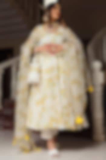 White Floral Printed Anarkali Set by Pomcha Jaipur at Pernia's Pop Up Shop