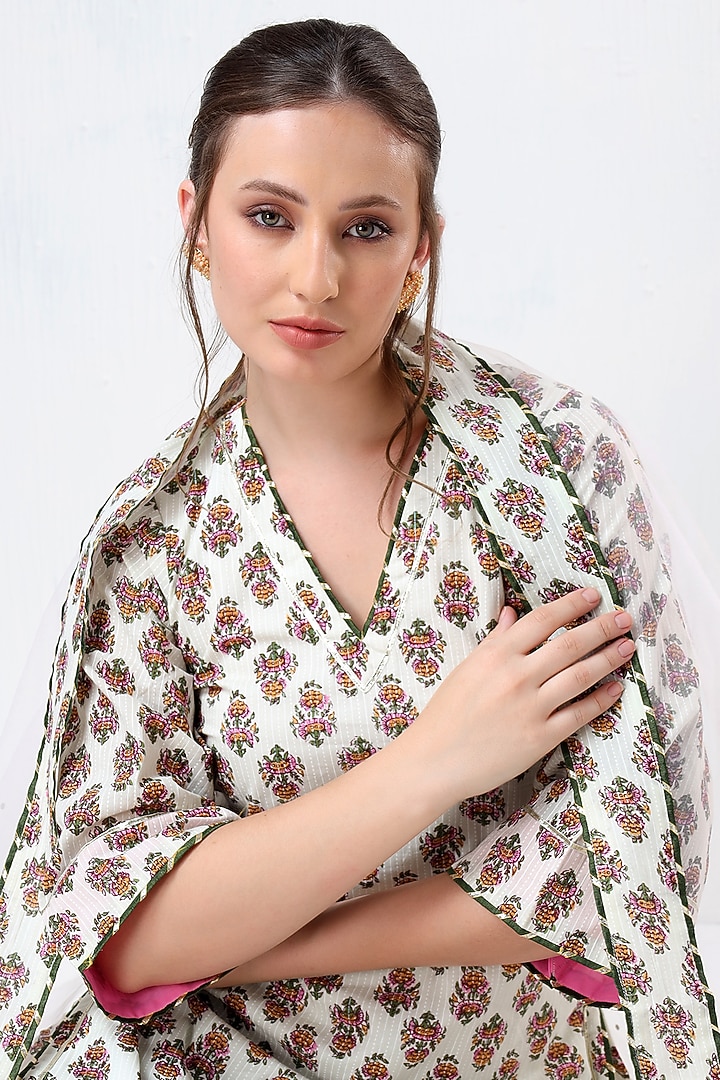 White Cotton Gota Embroidered & Printed Kurta Set by Pomcha Jaipur at Pernia's Pop Up Shop