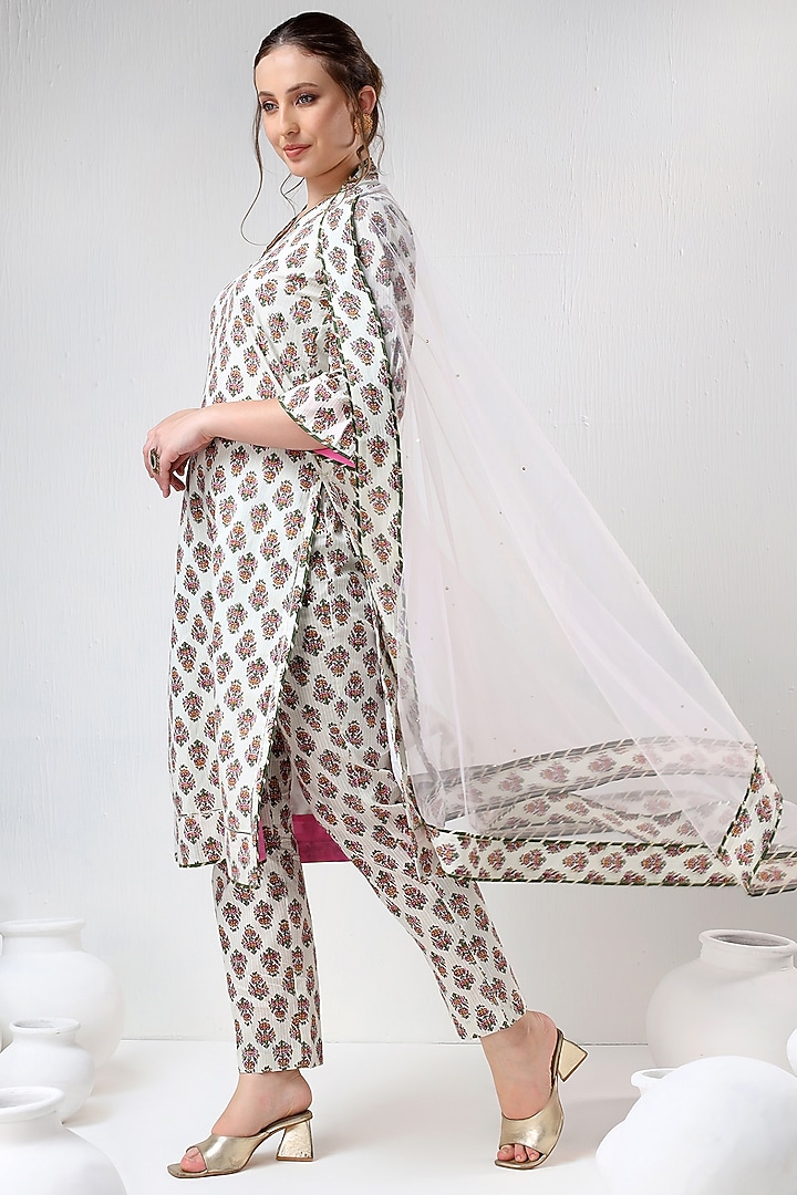 White Cotton Gota Embroidered & Printed Kurta Set by Pomcha Jaipur at Pernia's Pop Up Shop