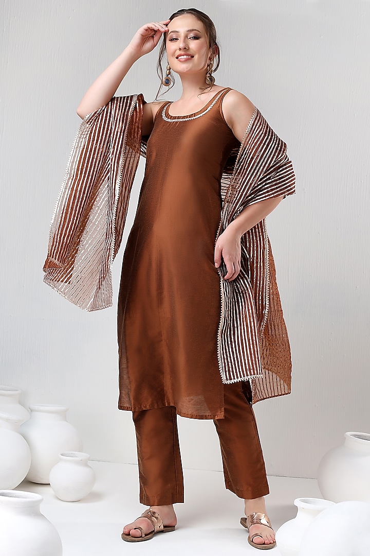 Brown Cotton Silk Gota Lace Embroidered Kurta Set by Pomcha Jaipur at Pernia's Pop Up Shop